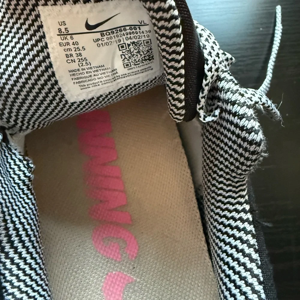 Nike Air Zoom Winflo Running Shoes Gray Black Pink Women’s Size 8.5